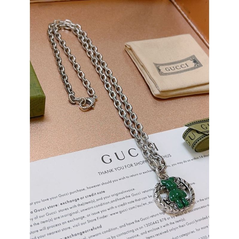 G*u*i necklaces